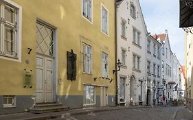 Spacious Studio Apartment In The Heart Of Old Town